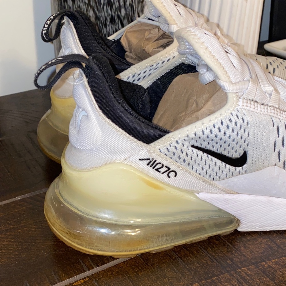 3/$60 Nike Air Max 270 White & Black Sneakers Size 9 - Picture 2 of 16